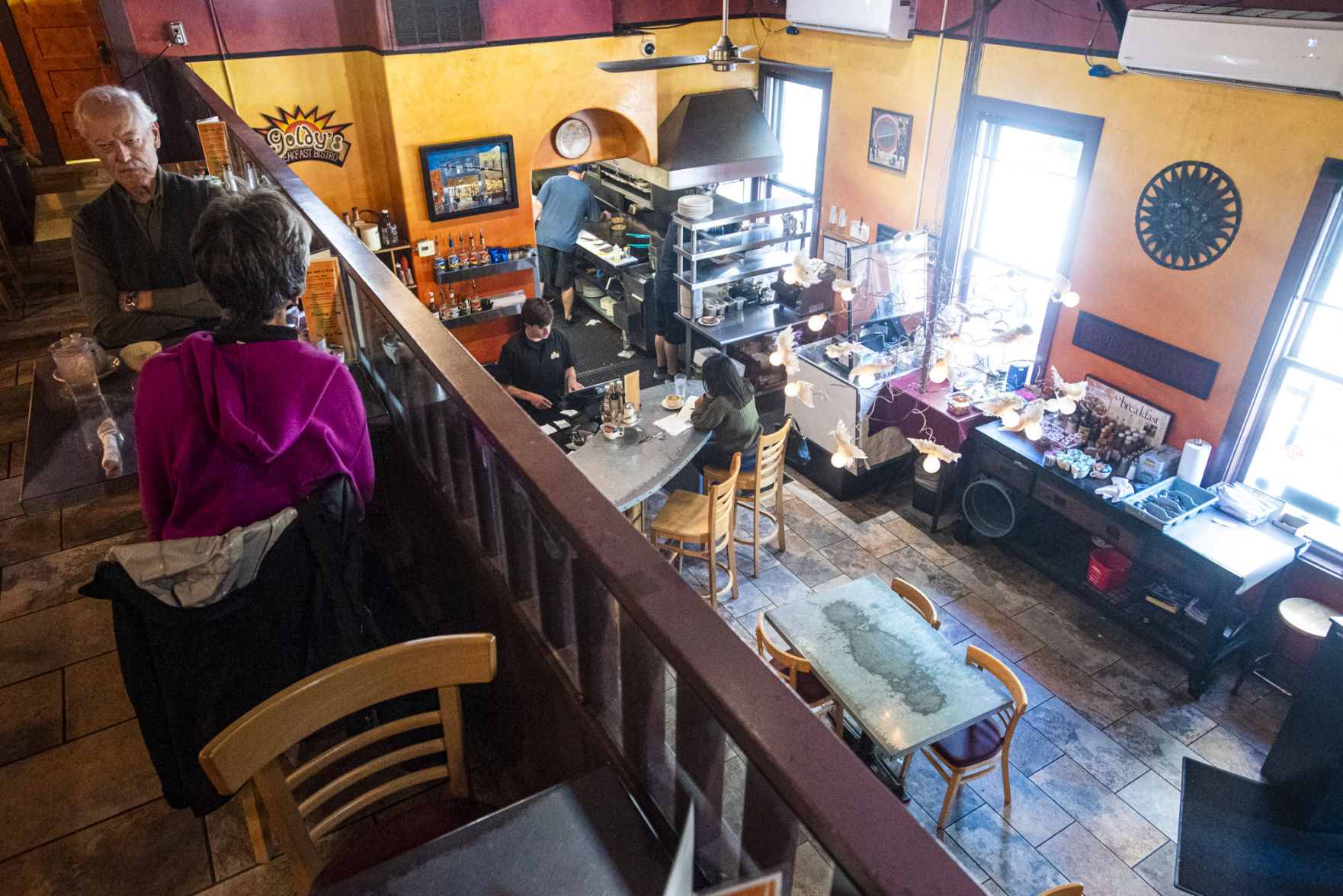 Goldys Bistro03.JPG